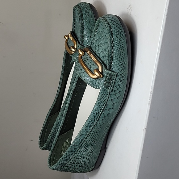 Anne Klein Aknoris green snake print leather loafers size 6M - Picture 2 of 8